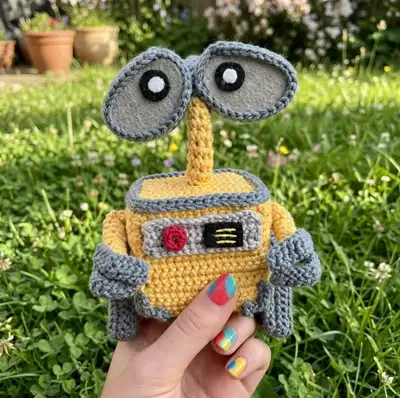 Wall.E Amigurumi Pattern step 1 - construction progress