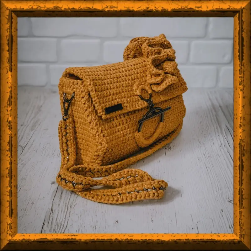 Free Intermediate crochet pattern: Crossbody with ruffles Pattern - Easy to follow tutorial