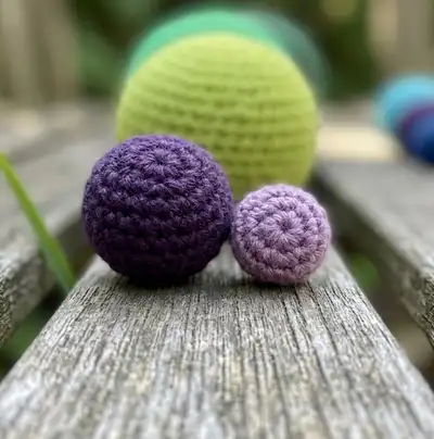 Ball of (almost) any size Amigurumi Pattern step 2 - assembly progress