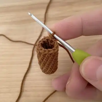 Bumble Blossom Black Eyed Susan Amigurumi Pattern step 4 - final assembly and finishing