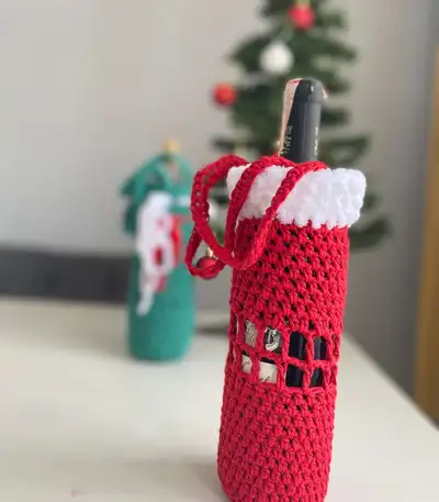 Crochet Wine Tote Bag Pattern step 1 - construction progress