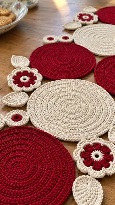 Festive Circle & Flower Table Runner Pattern step 2 - assembly progress