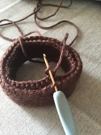 Baby Alien Amigurumi Pattern step 3 - details and accessories