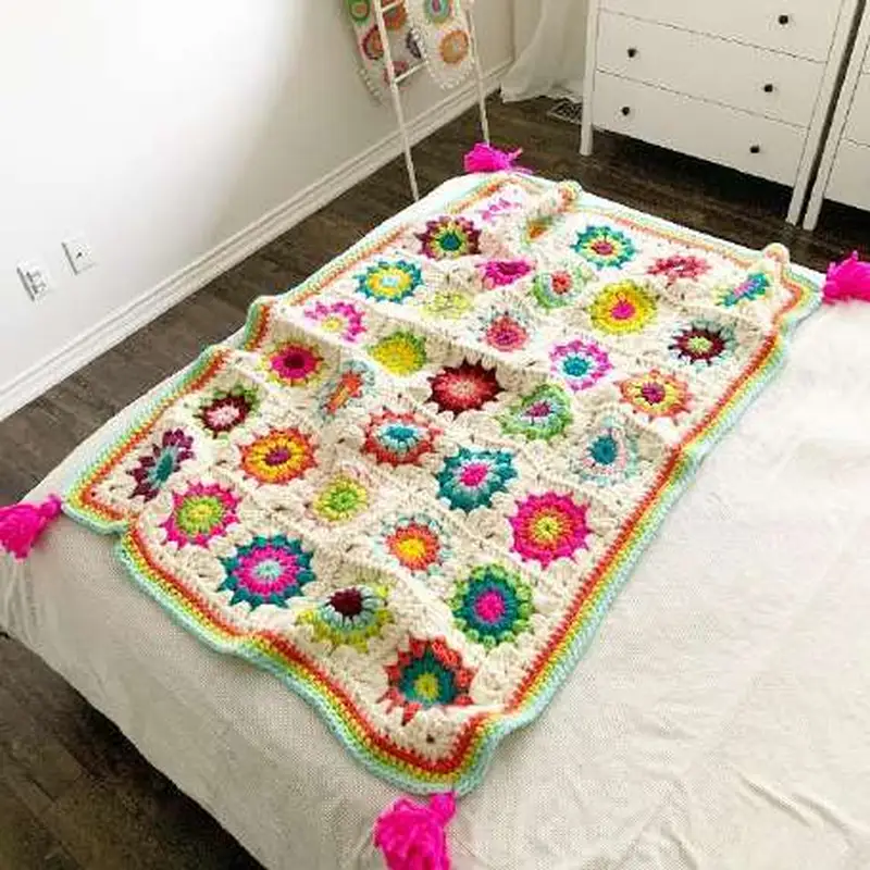 Free Intermediate crochet pattern: Christmas in the Sand Blanket Pattern - Easy to follow tutorial