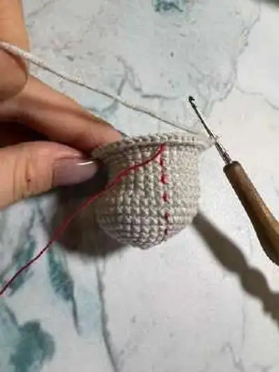 Bunny-Carrot Amigurumi Pattern step 3 - details and accessories