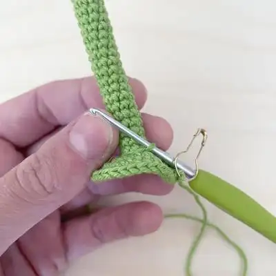 Bumble Blossom Black Eyed Susan Amigurumi Pattern step 2 - assembly progress
