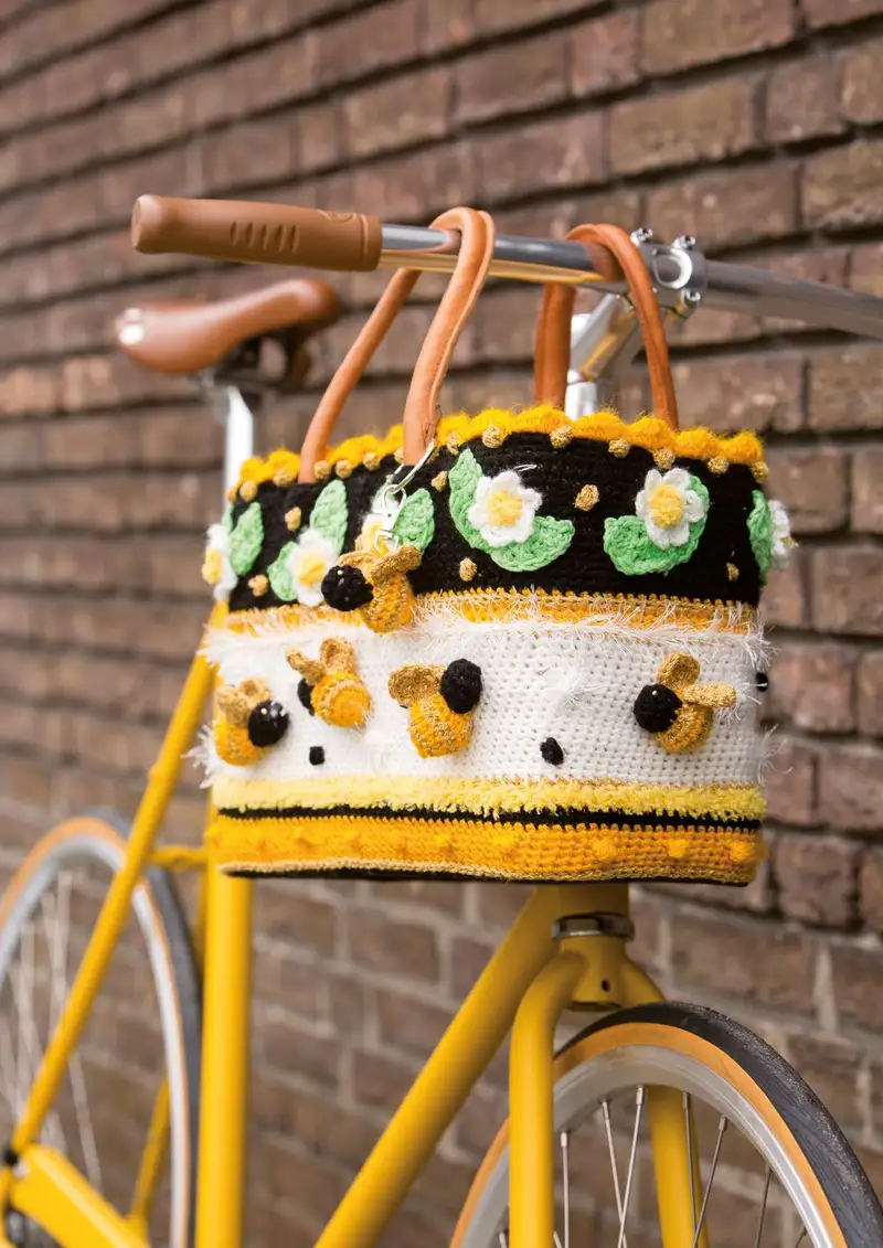 Free Intermediate crochet pattern: Bee-utiful Pimp Your Bag Pattern - Easy to follow tutorial