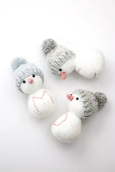 Snowman Friends Amigurumi Pattern step 2 - assembly progress