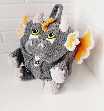 Baby Dino Backpack Amigurumi Pattern step 1 - construction progress