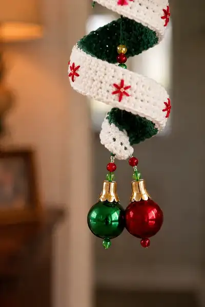 Festive Spiral Snowman Amigurumi Pattern step 2 - assembly progress