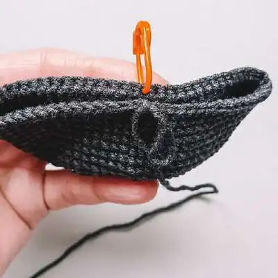 Penguin Amigurumi Pattern step 4 - final assembly and finishing
