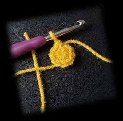 Hoppy Spring Wreath Crochet Pattern step 4 - final assembly and finishing