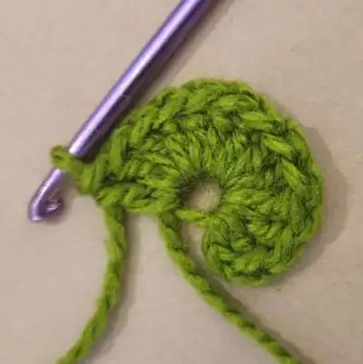 Frog Granny Square Amigurumi Pattern step 4 - final assembly and finishing