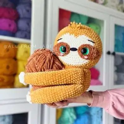Samantha the Sloth Amigurumi Pattern step 2 - assembly progress