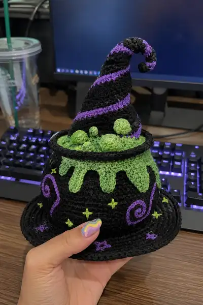Magic Bubbling Spiral Cauldron Witch Hat Amigurumi Pattern step 1 - construction progress