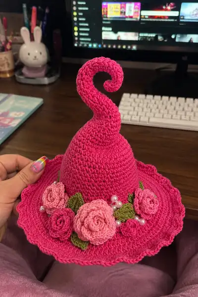 Big Hot Pink Spiral Witch Hat with Pink Roses and Pearls Pattern step 1 - construction progress