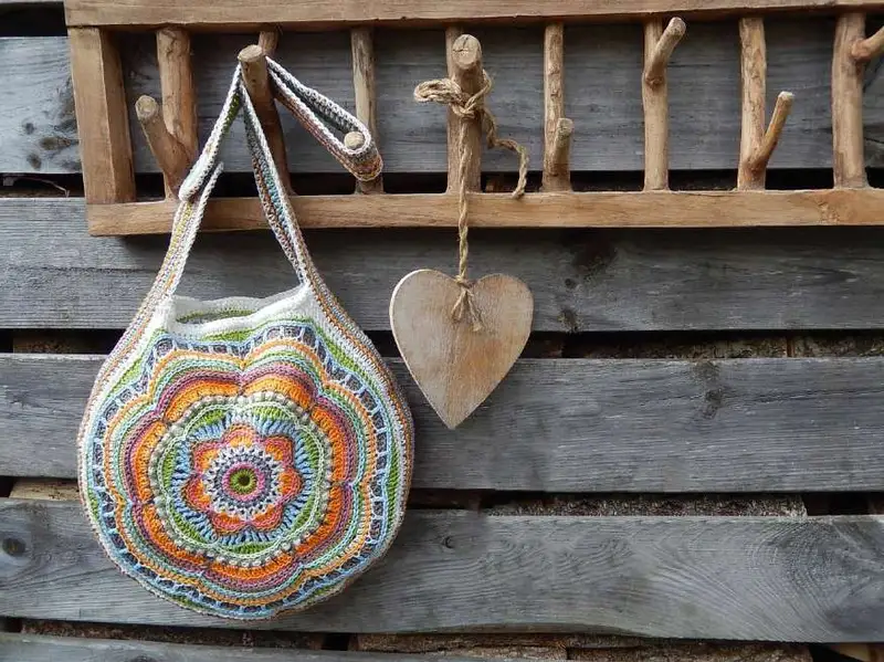 Free Intermediate crochet pattern: Boho Flower Slouch Bag Pattern - Easy to follow tutorial