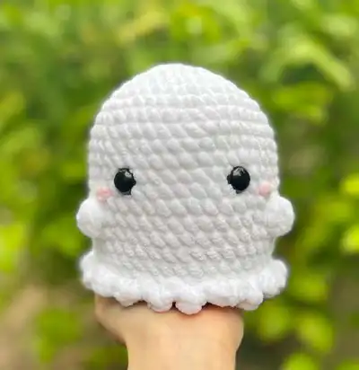 No Sew Ghosts Wearing Hats Amigurumi Pattern step 4 - final assembly and finishing