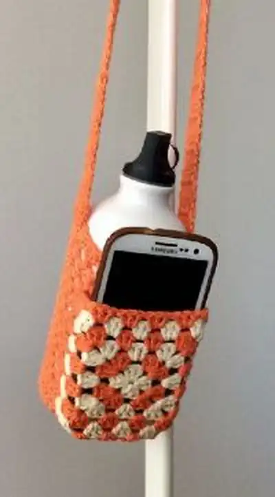 Granny Square Pocket Bottle Holder Pattern step 4 - final assembly and finishing