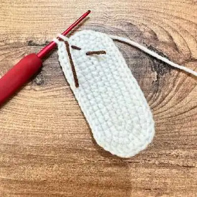 Snowman Amigurumi Pattern step 3 - details and accessories
