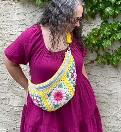 Floral Crossbody Bag Pattern step 2 - assembly progress