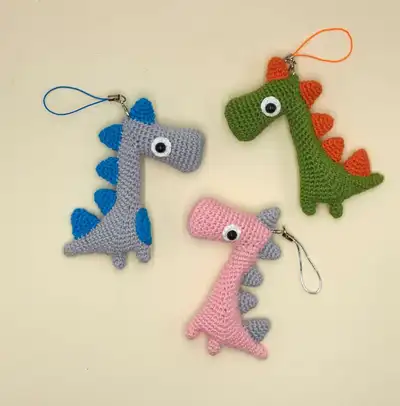 Dino's Family Amigurumi Pattern step 2 - assembly progress