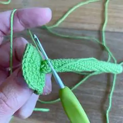 Flower Bookmark Crochet Pattern step 3 - details and accessories