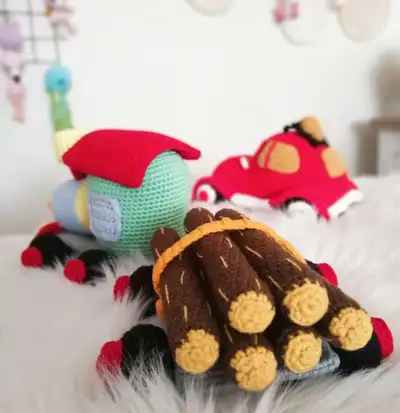 Train Loris Amigurumi Pattern step 2 - assembly progress
