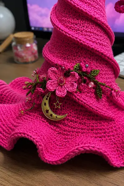 Big Pinky Swirl Witch Hat Pattern step 2 - assembly progress