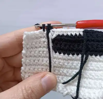 Cat with a cup Crochet Pattern step 4 - final assembly and finishing