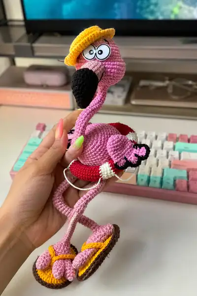 Charming Flamingo in Lifebuoy Amigurumi Pattern step 1 - construction progress
