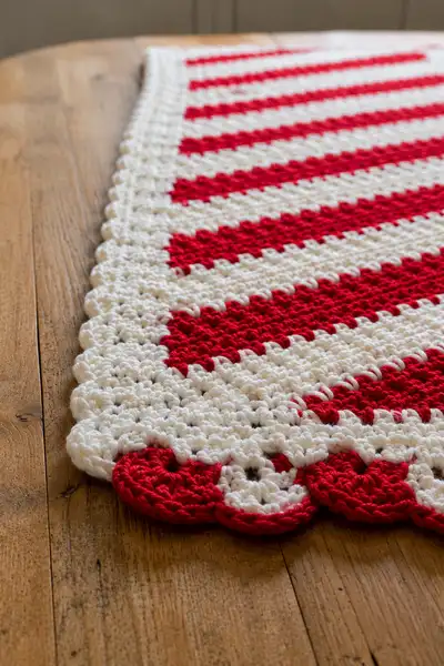 Festive Candy Cane Stripe Table Runner Pattern step 2 - assembly progress