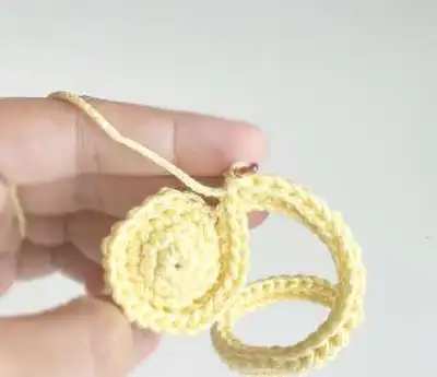 Barbs Amigurumi Pattern step 4 - final assembly and finishing