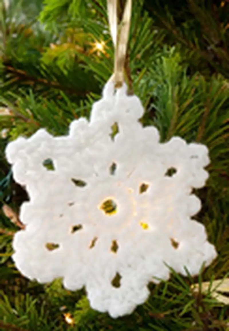 Free crochet pattern: Snowflake Ornament Pattern - Beginner Friendly level tutorial