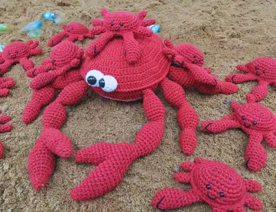 Crab Memory Game Amigurumi Pattern step 1 - construction progress