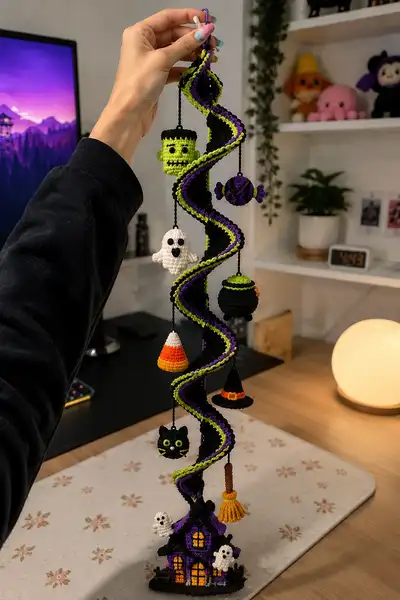 Spiral Halloween Mobile Amigurumi Pattern step 1 - construction progress