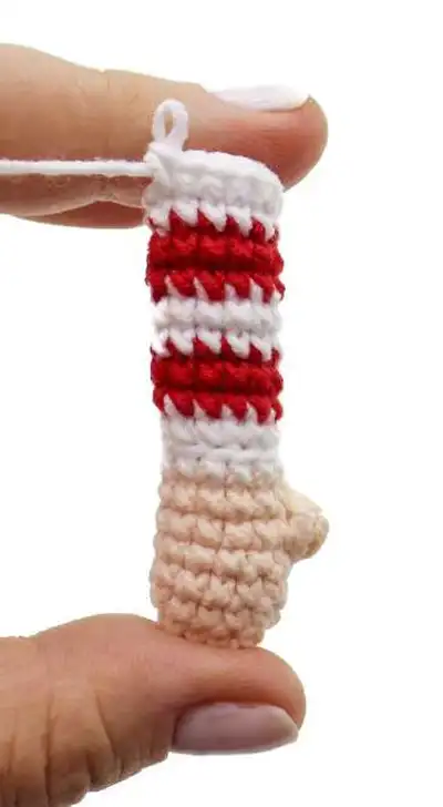 Granny Claus Amigurumi Pattern step 4 - final assembly and finishing