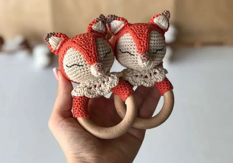 Free Intermediate crochet pattern: Rattle Fox Amigurumi Pattern - Easy to follow tutorial