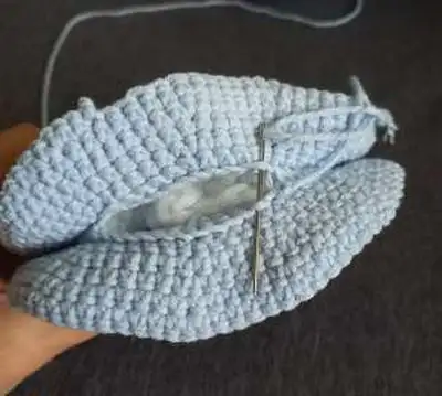 Baby Dino Amigurumi Pattern step 4 - final assembly and finishing