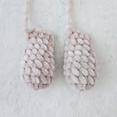 Plush Ballerina Bear Amigurumi Pattern step 3 - details and accessories