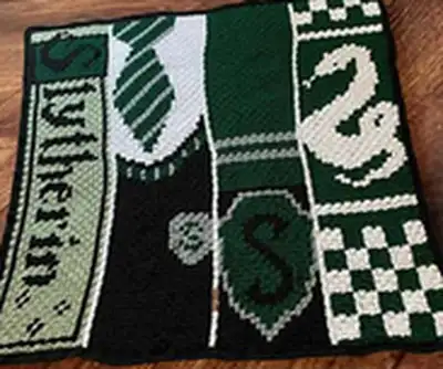 Slytherin Afghan Pattern step 4 - final assembly and finishing