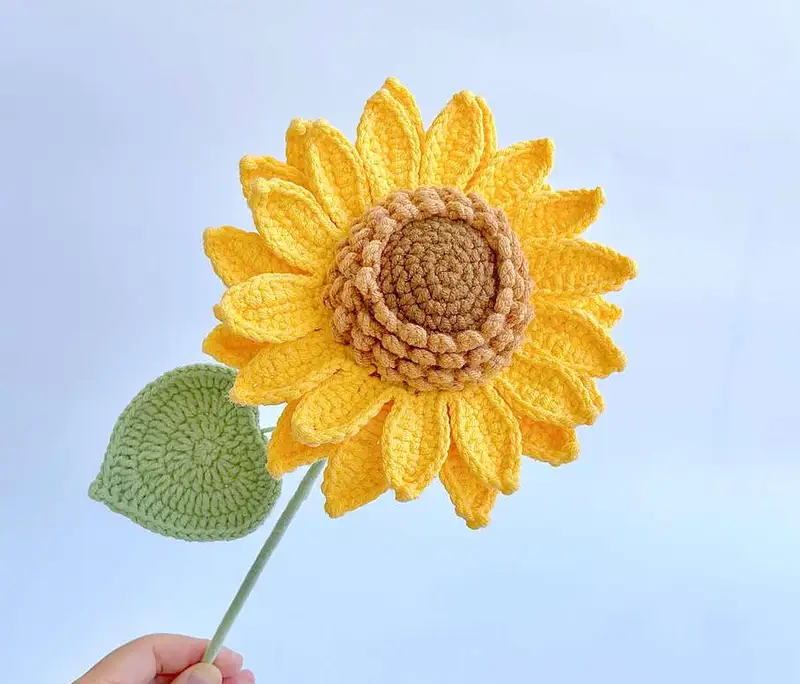 Free Intermediate crochet pattern: Crochet Sunflower Pattern - Easy to follow tutorial