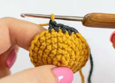 Yumi the Dachshund Bicolor Amigurumi Pattern step 4 - final assembly and finishing