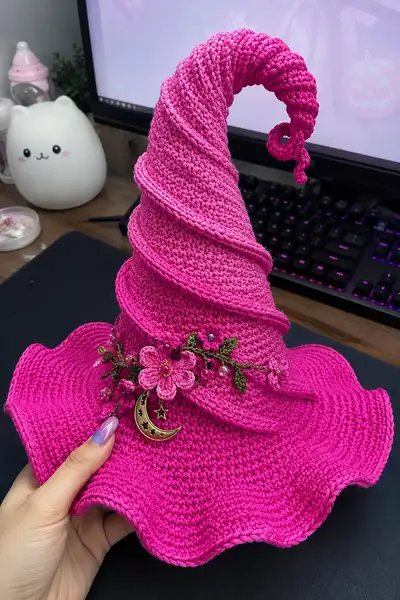 Big Pinky Witch Hat Pattern step 1 - construction progress