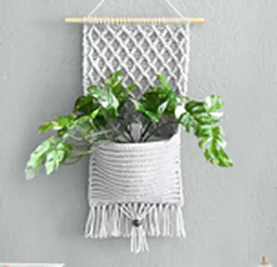Pocket Wall Hanging Pattern step 3 - details and accessories