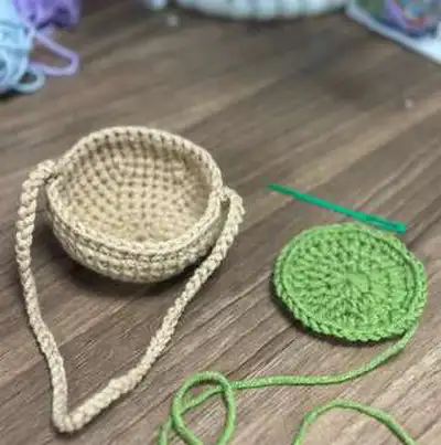 Hanging Plant Pot Amigurumi Pattern step 2 - assembly progress