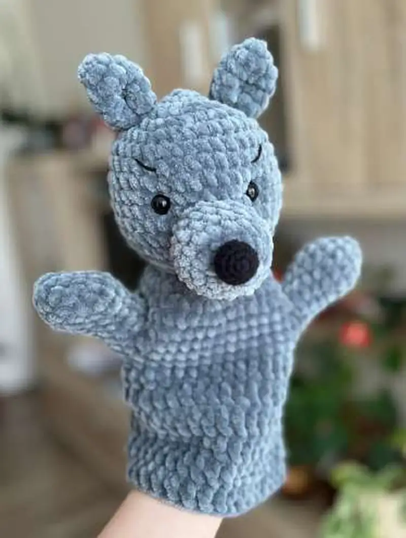 Free Intermediate crochet pattern: WOLF HAND PUPPET Amigurumi Pattern - Easy to follow tutorial