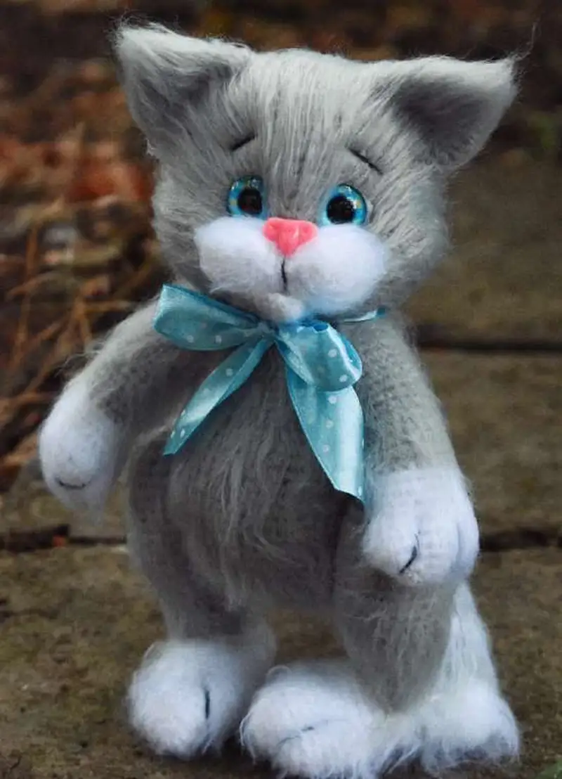 Free Intermediate crochet pattern: Tishka the cat Amigurumi Pattern - Easy to follow tutorial