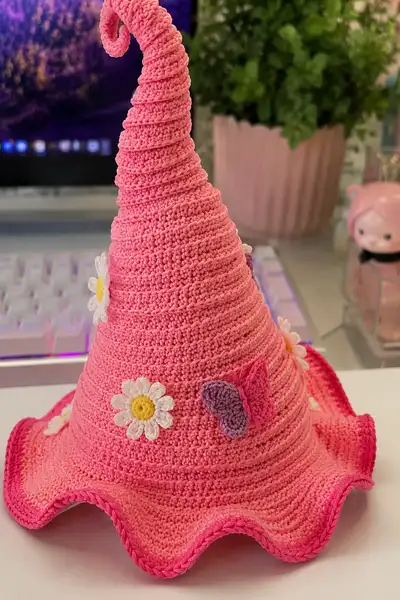 Big Tall Bubblegum Pink Spiral Witch Hat with Daisies and Butterflies Pattern step 2 - assembly progress