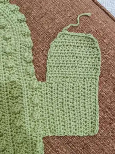 Crochet Cactus Pillow Pattern step 2 - assembly progress